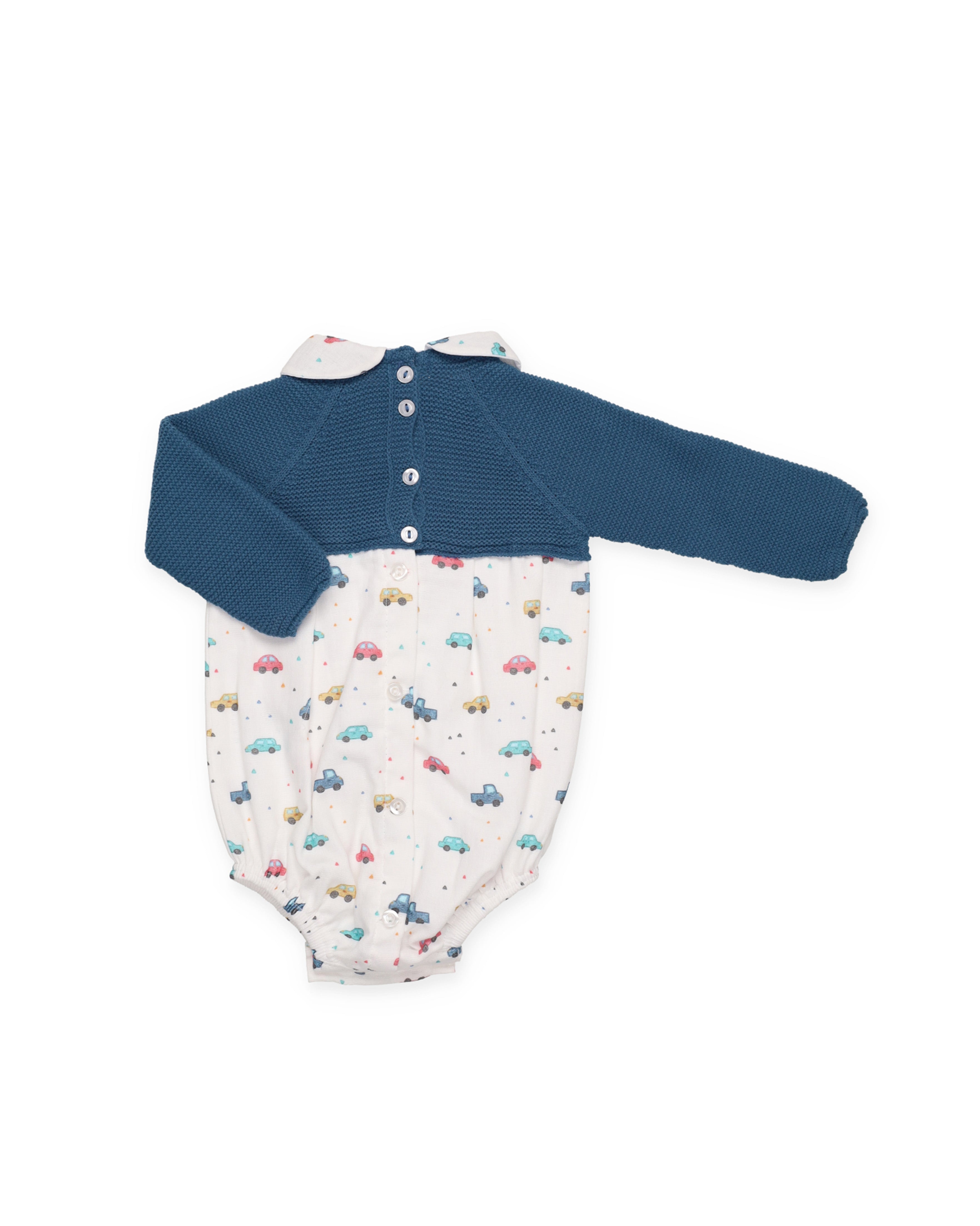 Tutina lavorata a maglia con trecce e macchinine