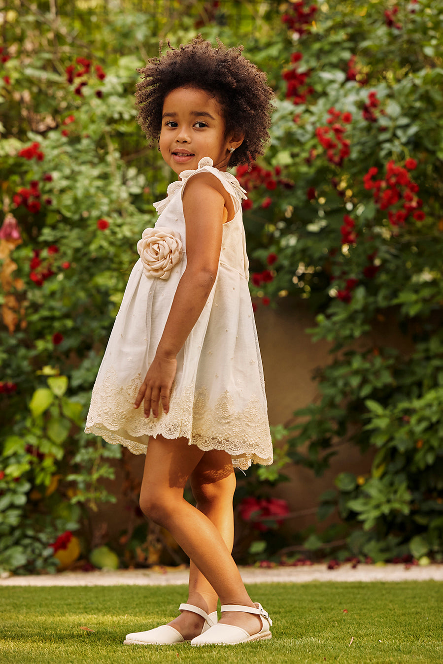 DRESS WITH WAIST SEAM AND LACE DETAILS 