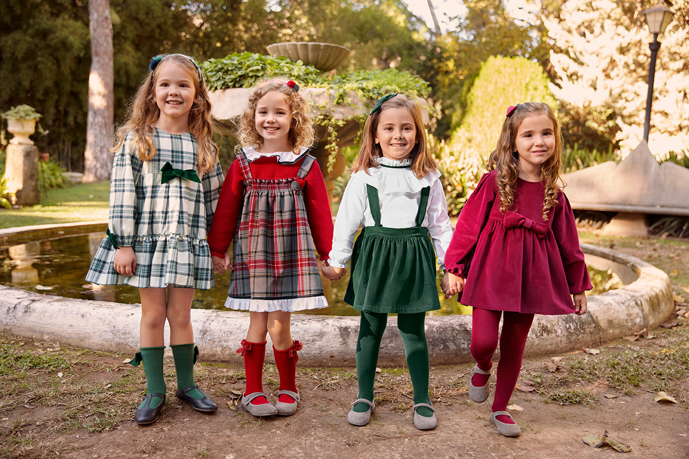 ABITO 2. VOLUME A QUADRI CON FIOCCO IN VELLUTO