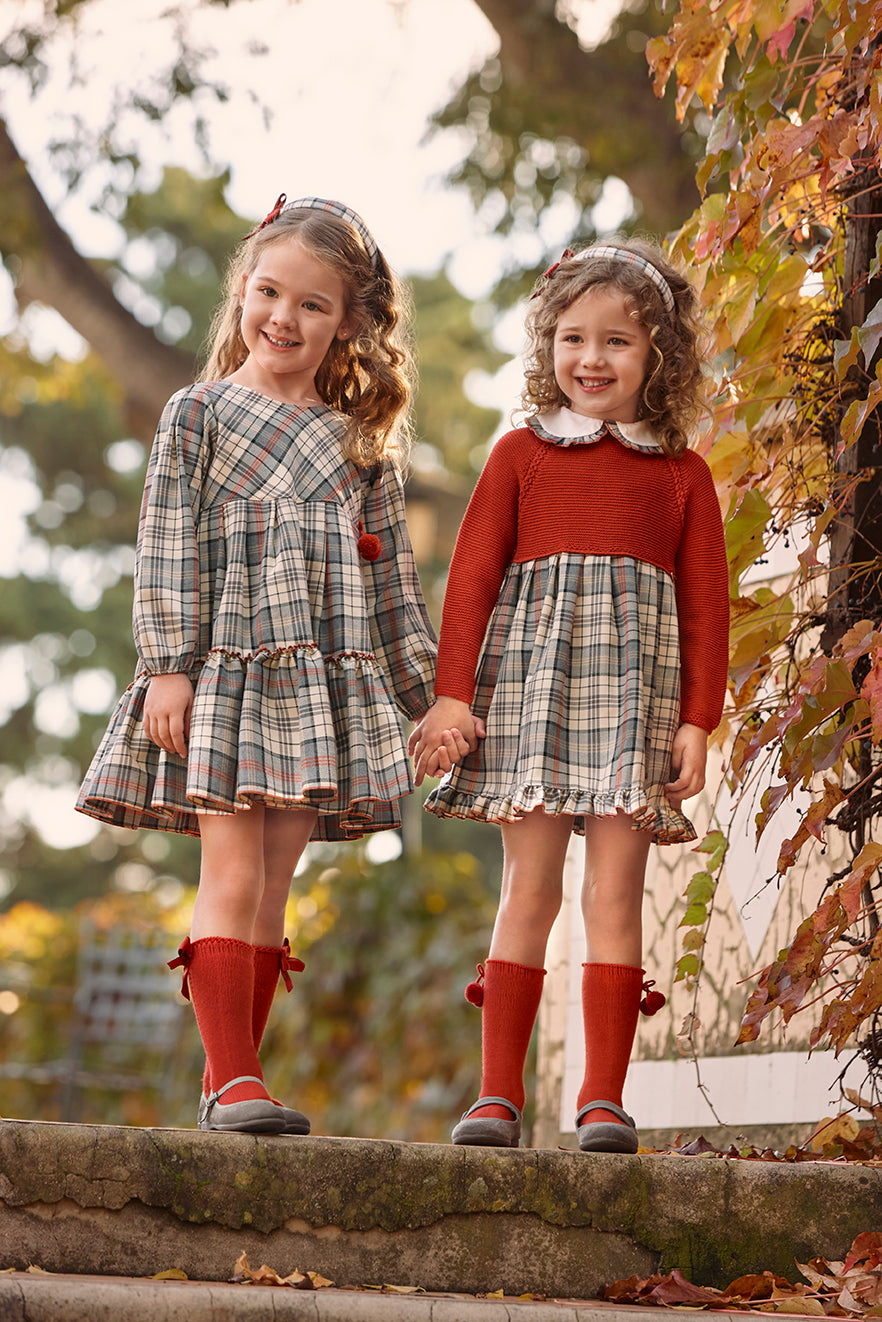 ABITO A QUADRI CON 2 VOLANT E 2 FIOCCHI DI POMPON