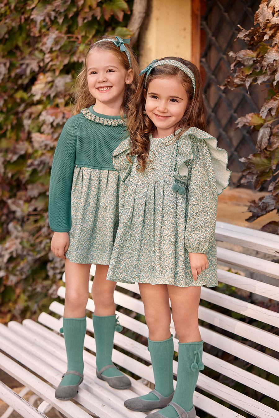 ABITO IN MAGLIA CON ARRICCIATURE A FIORI