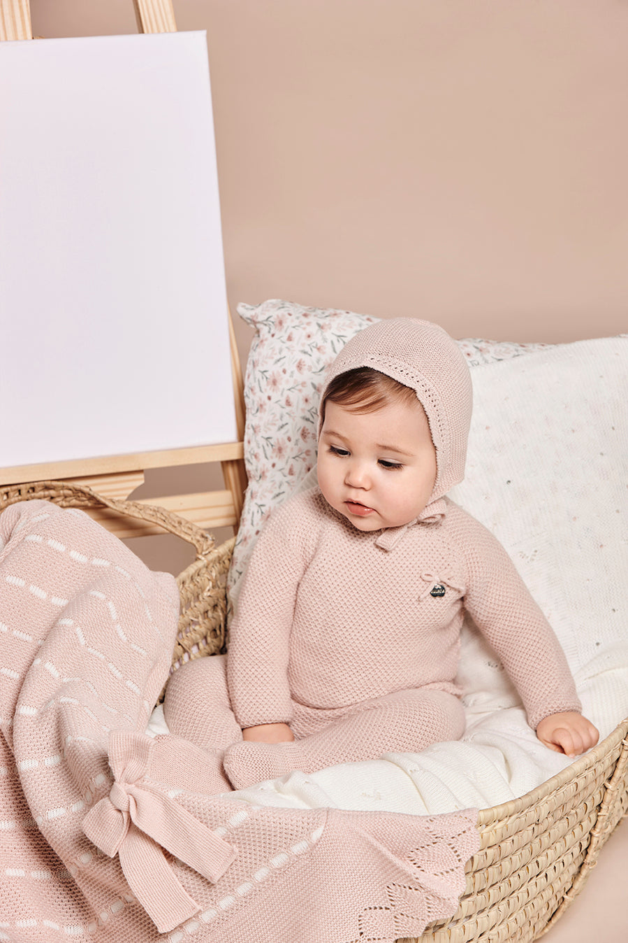 3- PIECE SET WITH CHAIN PATTERNS 