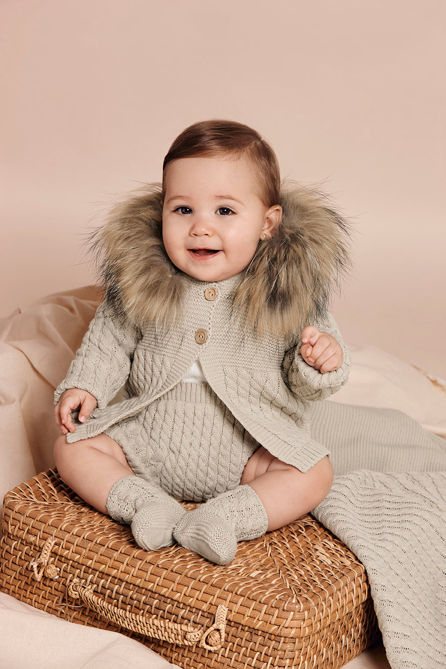 SALOPETTE IN MAGLIA CON GIACCA A TRACOLLA E STIVALI