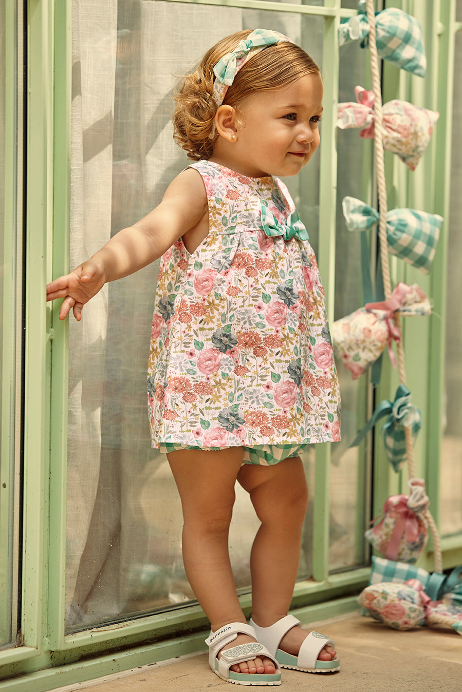 BABY DRESS SET WITH FLORAL PRINT AND CHECKERED FABRIC BLOOMER 