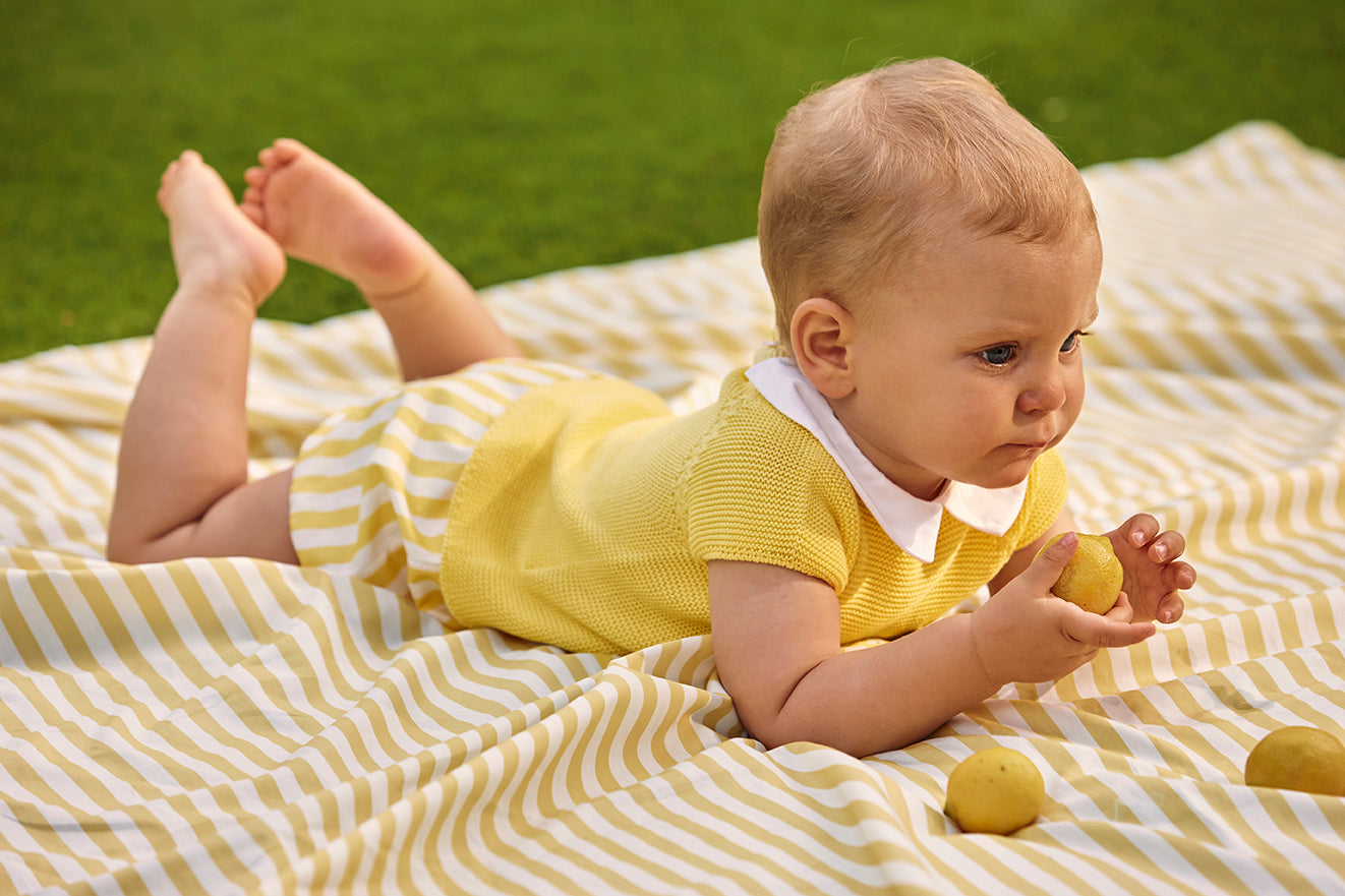 BABY KNIT SET WITH STRIPED FABRIC SHORTS 